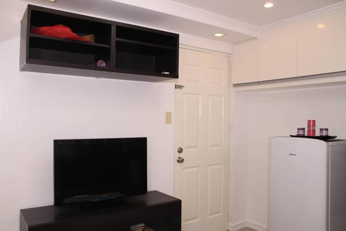Entire Near The Araneta Coliseum Apartment *