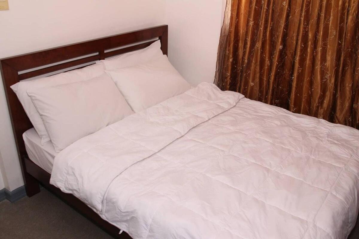 Entire Near The Araneta Coliseum Apartment